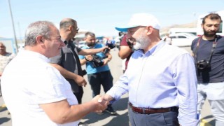 Başkan Çolakbayrakdar, Türkiyeye örnek olan kurban yerinde vatandaşlarla bayramlaştı