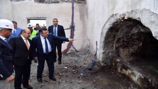 Başkan Genç, Vali Ustaoğluna Hasanpaşa Hamamındaki restorasyon çalışmalarını anlattı