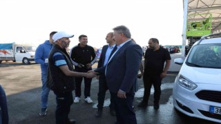 Başkan Palancıoğlu kurban pazarındaki vatandaşlarla bayramlaştı