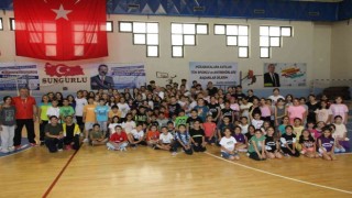 Başkan Şahinerden genç sporculara forma desteği