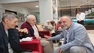 Başkan Sandıkçı, huzurevi sakinleriyle bayramlaştı