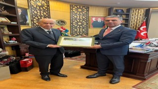 Başkan Şimşekten MHP Lideri Bahçeliye maneviyatı yüksek sertifika takdimi