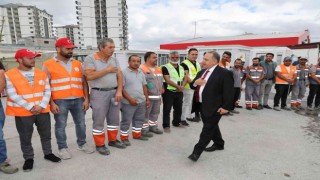 Başkan Yalçın personelle bayramlaştı