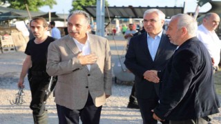 Başkan Yalçın ve Kaymakam Dönmez kurban pazarını ziyaret etti