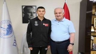 Başkan Zeki Aygün, Avrupa ve Türkiye 3.sü Ege Önderi makamında ağırladı