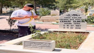 Başpehlivan Şimşek, Cengiz Elbeyenin mezarını ziyaret etti