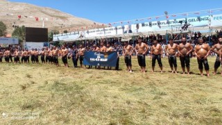 Başpehlivanlardan “Kadına El Kalkamaz pankartı