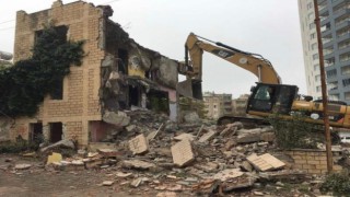 Batmanda metruk binalar yıkılıyor