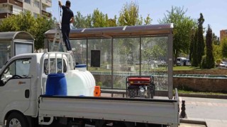 Batmanda otobüs durakları dezenfekte edildi