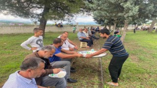 Bayram geleneğini sürdürüyorlar