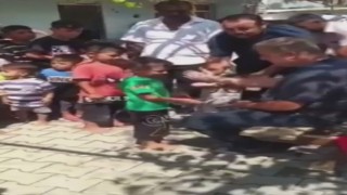 Bayram harçlığı verdi, döverek sevdi