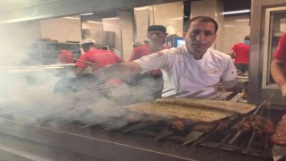Bayramda et yiyemedi, şimdi bin aileye kebap dağıtıyor