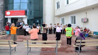 Bayramda huzurevi sakinleri unutulmadı