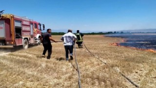 Bilinçsizce yakılan anız 200 dekar alanı siyaha bürüdü