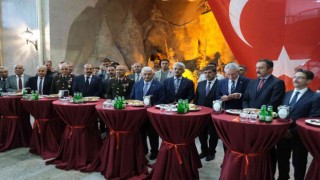 Binali Yıldırım memleketi Erzincanda bayramlaşma programına katıldı