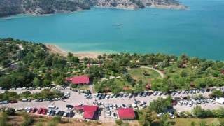 Binlerce vatandaş Menzelet Mesire Alanına akın etti