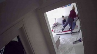 Boşandığı eşinin çocuklarına uyguladığı şiddeti gizli kamera ile görüntüledi
