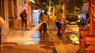Bozüyükte ana cadde kaldırımları yıkanarak bayrama hazırlanıyor