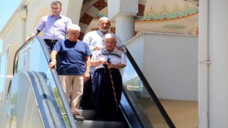 Bu camide yaşlılar ve engelliler için engel yok