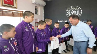 Bünyanlı Basketbolculardan Ali İhsan Kabakcıya ziyaret
