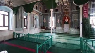 Burhaniyedeki cami görenleri hayran bırakıyor
