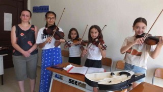 Burhaniyeli öğrenciler sonbahar konserine hazırlanıyor