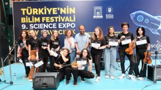Bursa Anadolu Lisesi sosyal, sanatsal ve sportif faaliyetlerle ön plana çıkıyor