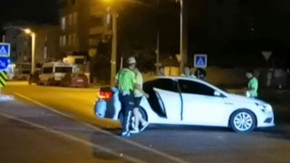 Bursada hareketli gece, 16 yaşındaki sürücü, havaya ateş açarak durduruldu, o anlar kamerada