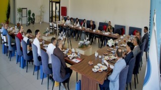 ÇAKÜ yönetimi rehber öğretmenlerle buluştu