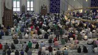 Çamlıca Caminde Bayram namazı coşkusu