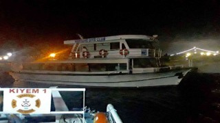 Çanakkale Boğazında arızalanan tekne kurtarıldı