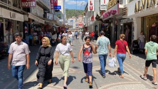 Çarşı ve sokaklarda arife yoğunluğu