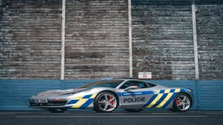 Çekyada el konulan Ferrari polis filosuna katıldı