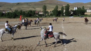Cirit takımları bu kez Dede Korkut Şölenleri için at bindi