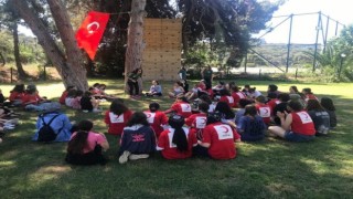 Çocuk diyabet ekibi eğlendirici ve öğretici diyabet kampı