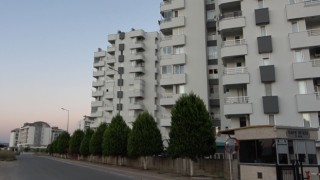 Çöp evde kilitli bulunan çocuk sosyal hizmetlere teslim edildi
