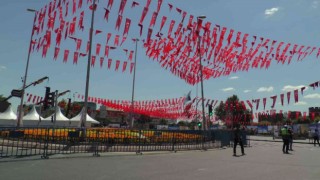 Cumhuriyet Meydanı Cumhurbaşkanını bekliyor