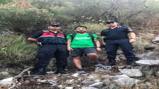 Dağda mahsur kalan adam jandarma ekiplerince kurtarıldı