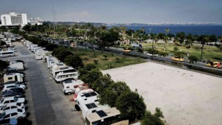 Denize otellerden daha yakınlar, turistleri bile kıskandırıyorlar
