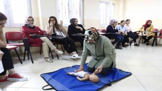 Denizlili kadınlara ilk yardım eğitimi verildi