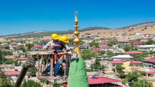Depremde zarar gören Tevekkeli Camii minaresi onarıldı