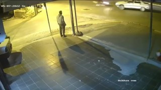 Dikkatsizliğin yol açtığı kaza kameralara yansıdı