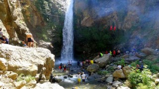 Doğa tutkunlarının yeni gözdesi “Karaçay Şelalesi”