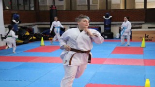 Doğuştan işitme engelli Cansu, karate yaparak hayata yeniden tutundu