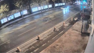 Dolmabahçede feci kaza kamerada: Motosikletli metrelerce sürüklendi