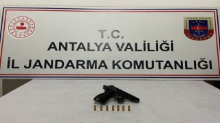 Durdurulan araçta ruhsatsız tabanca ele geçirildi