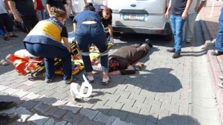 Eczaneden çıkan kadına otomobil çarptı