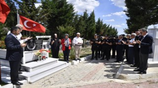 Edirne Valisi Kırbıyık, şehit polislerin kabri başında dua etti