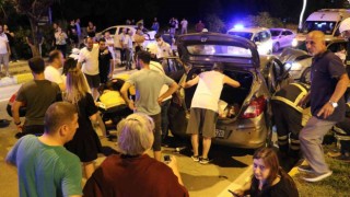 Edirnede 6 kişinin yaralandığı kazada ortalık savaş alanına döndü
