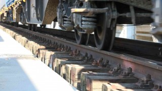 Edirnede tren ray destek traversleri ve elektrik trafosu yandı
